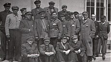 Čeští kněží v Dachau po osvobození lágru