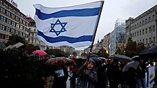 Podporovatelé Izraele na shromádní v Praze.