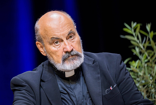 Akademická elita „s patentem na morálku“ radí, koho volit a jak vidět spory na jedné fakultě