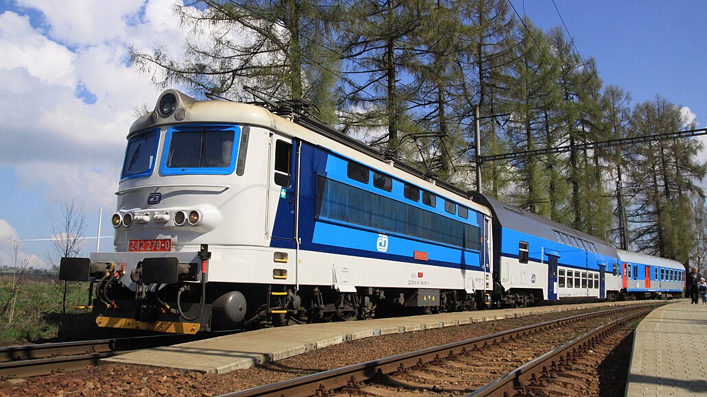 Lokomotiva ady 242 je jednosystémová elektrická lokomotiva, urená pro...