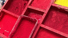 Hinduisté pova�ují �lutou barvu za barvu smutku. V kombinaci s �ervenou v�ak...