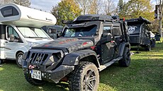 Overland Film Fest 2023 - vytůněný Jeep jednoho z účastníků