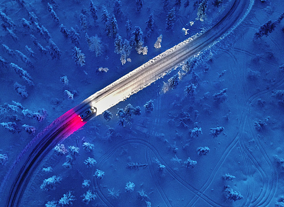 Dodávkou za polární zá�í.  Plán byl jet do Skandinávie, vid�t tmu, sníh a...