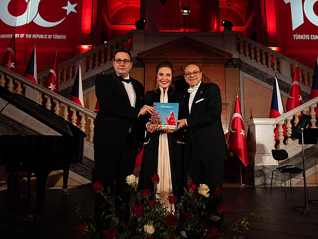 Velvyslanec Bagis: Turecko slaví 100 let a přeje si „mír doma a mír ve světě“