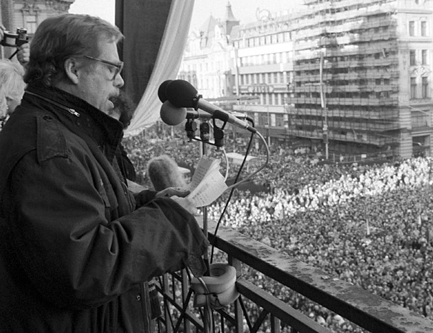 Havlovy obrazy a kabát pro chátrající kulturní památku. Dostane Lucerna díky jejich dražbě novou vzduchotechniku?