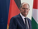 Nmecký kanclé Olaf Scholz nevícn naslouchá palestinskému prezidentu...