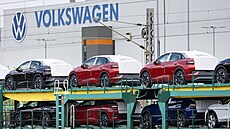 Volkswagen pozastavuje nábor nových zaměstnanců. Automobilka čelí závažné...