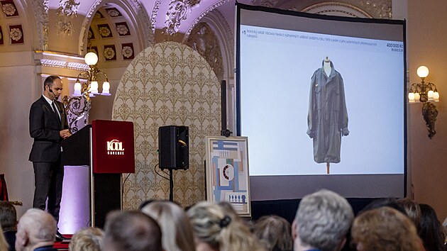 Havlova bunda z roku 1989 se vydra�ila za 2,76 milionu korun.