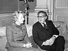 Henry Kissinger na snímku z roku 1975 s Margaret Thatcherovou.