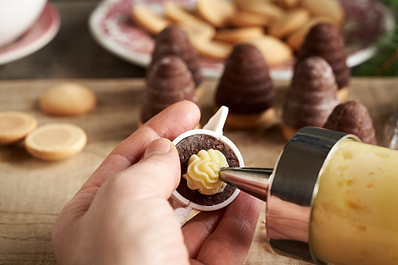 Cukroví pln�né krémem