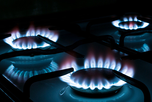 Český energetický paradox: plyn zlevňuje, mnohým ale faktury vyletí vzhůru. Týká se to i vás?