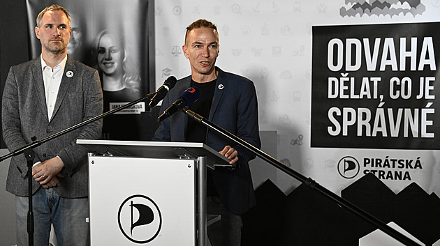 Piráti bojovali proti papalášům, dnes jimi sami jsou. Ve vládě nedokázali nic