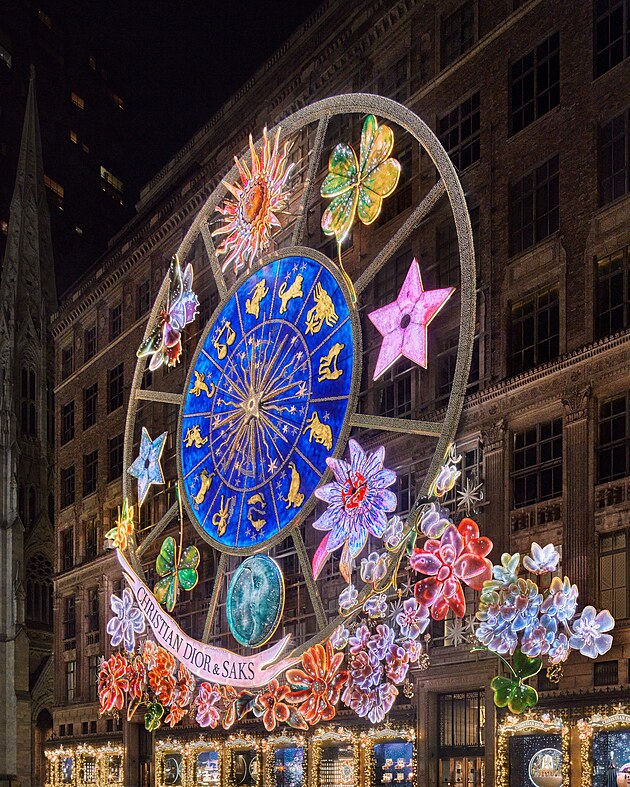 Znaka Dior ozdobila legendrn obchodn dm na Manhattanu Saks Fifth Avenue,...