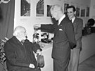 Emil ermák (vlevo) na výstav TK 19. listopadu 1948. Uprosted tehdejí...