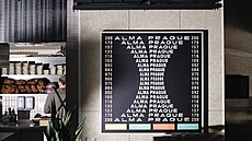 Alma, to je restaurace, kavárna, vinný obchod, vinný bar, fermentárna, zrárna...