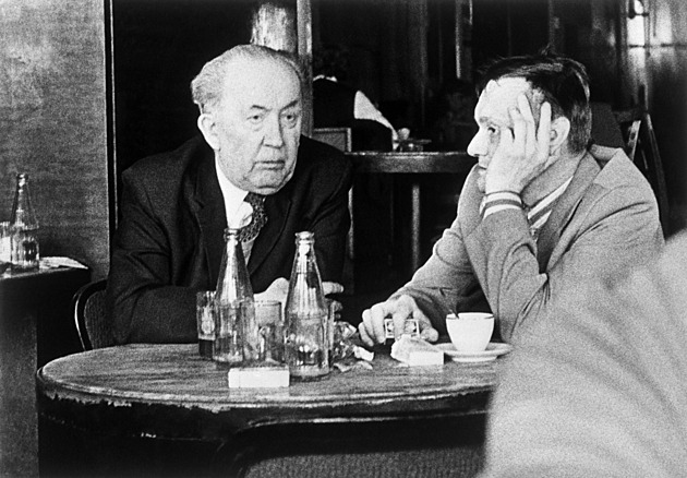 S Bassem si nesedli, z Čapků měl radši Josefa. Jak vzpomínal na své kolegy literární historik Václav Černý