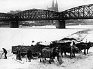 Historické foto elezniního mostu na praské Výtoni,
