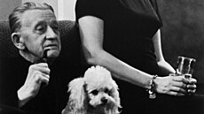 Spisovatel Ferdinand Peroutka s man�elkou Slávkou Peroutkovou a pudlem Pixie v...