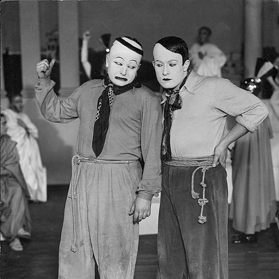 Jan Werich a Jií Voskovec ve he Caesar