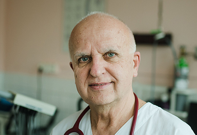 „Nic není stoprocentní. Jako první si ale podezřelého chování držitele zbraní všimne rodina,“ říká lékař
