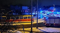 Na obratiti na praských Petinách v sobotu brzy ráno vykolejila tramvaj.