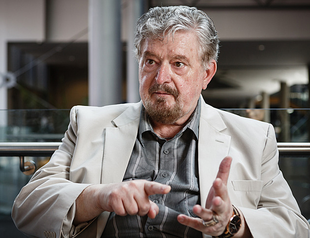 Profesor Zelený nešel s davem. Způsob, jak se po sametové revoluci privatizovaly státní podniky, odmítal