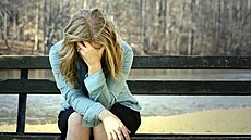 Ženám hrozí dvakrát větší riziko depresí. Proč?