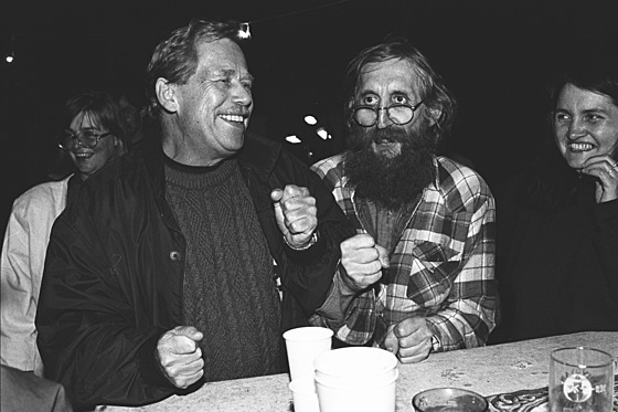 Václav Havel s Vratislavem Brabencem z kapely The Plastic People of the Universe