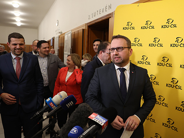 Bezhlaví lidoví jezdci. Vyčkávání přinese pár funkcionářům jistotu mandátu a pár měsíců ve funkci