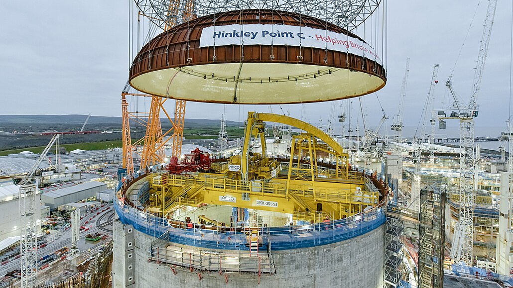 V novém scénái má být britská jaderná elektrárna Hinkley Point C hotova a v...