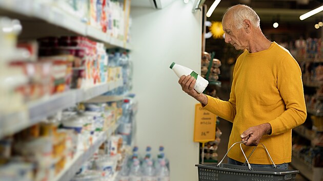 Dchodce v supermarketu.