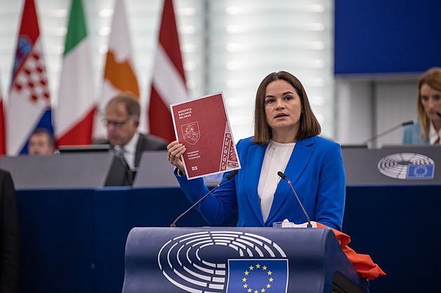 Běloruský exil v Litvě vydá vlastní pasy. Odpůrcům Lukašenkova režimu ale i nadále hrozí deportace a vězení