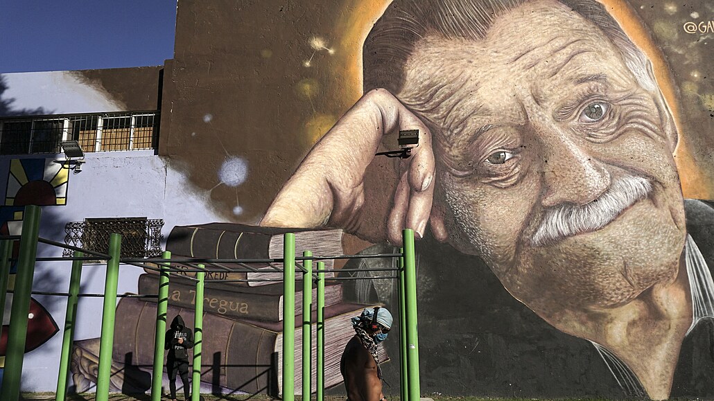 Mural od streetartového umělce Josého Gallina s portrétem uruguayského...