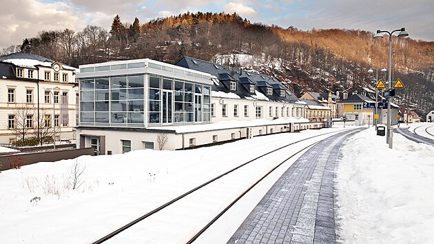 Saské městečko Glashütte leží v Krušných horách, pouhých 12 kilometrů od českých hranic. Už více než 175 let je střediskem saského hodinářství a působí zde celkem devět značek – včetně největšího německého výrobce hodinek NOMOS Glashütte