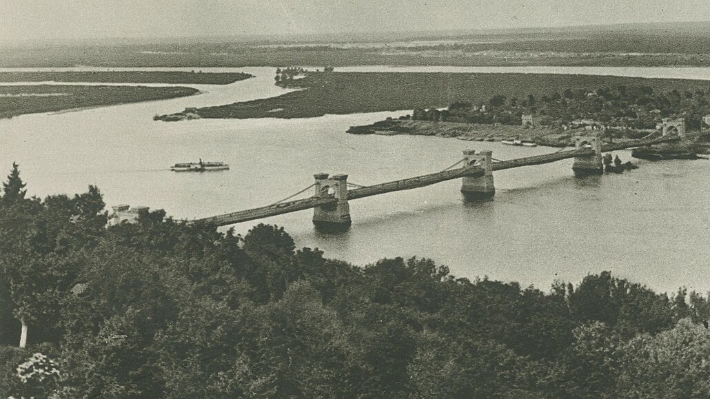 Most pes Dnpr v Kyjev, jej pomáhal v beznu 1918 hájit Vladimír Kajdo