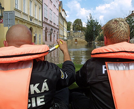 Horí reakci na povodovou situaci v Praze roku 2002 vyvolala podle autora i...