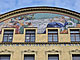 Secesní štít Hlaholu zdobí mozaika malíře Karla Klusáčka