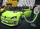 Elektrický Renault 5 na autosalonu v enev 2024.