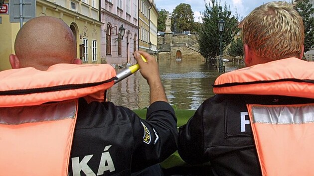 Horí reakci na povodovou situaci v Praze roku 2002 vyvolala podle autora i...