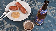 Česká snídaně: pivo (a k tomu třeba špekáčky) si ráno dá každý stý Čech