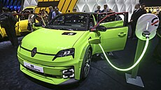 Elektrický Renault 5 na autosalonu v Ženevě 2024.