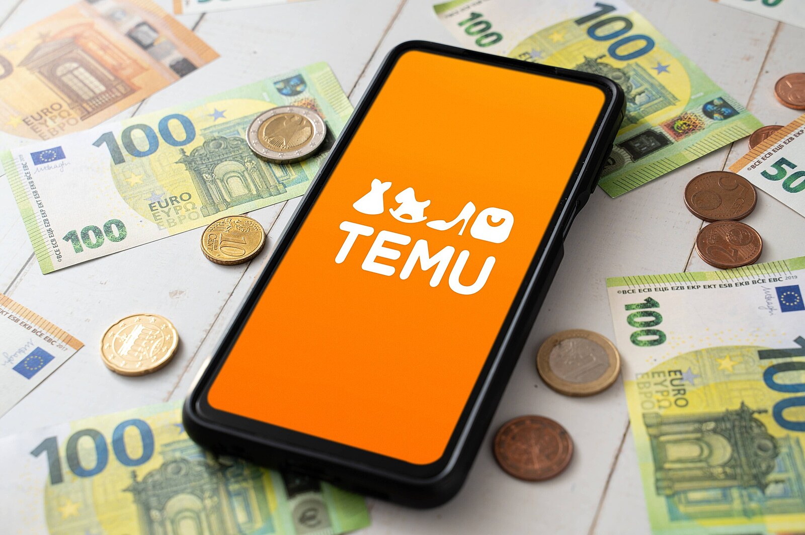 Temu, Shein, Aliexpress čeká další zdražení. Nový poplatek bude dvě eura