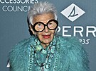 Ve vku 102 let v pátek zemela americká návrháka a módní ikona Iris Apfelová.