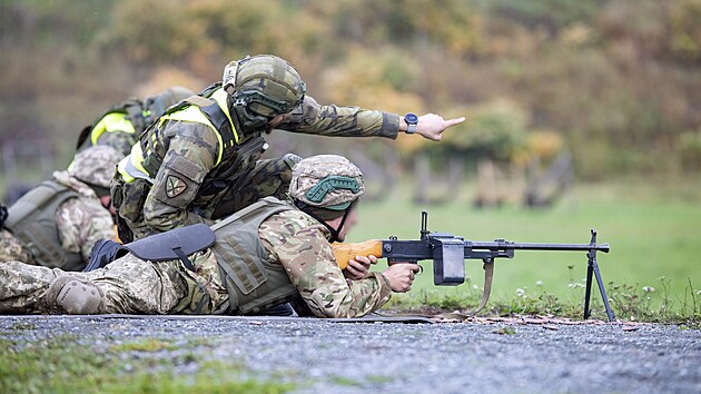 Výcvik ukrajinských voják pod vedením instruktor z Armády R ve vojenském výcvikovém prostoru Libavá.