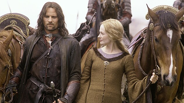 Hereka Miranda Otto v roli Éowyn a herec Viggo Mortensen jako Aragorn v...
