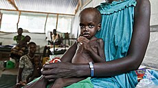 Ve vech regionech svta hladoví více en ne mu. Na snímku z Jiního Súdánu...