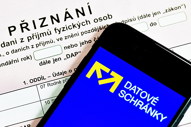 Daňové přiznání? Pro většinu už jen elektronicky