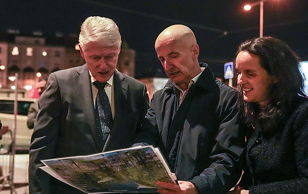 Exprezident Bill Clinton na Smíchově vzdal hold Madeleine Albrightové. Na novém bulváru, který nese její jméno