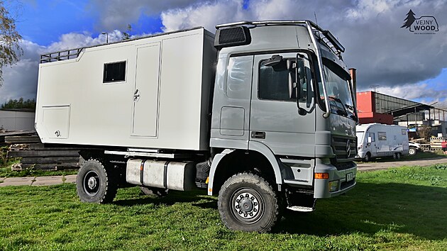 Mercedes-Benz Actros 4x4 v expedin prav od jinsk spolenosti VejnyWood ped dlnou