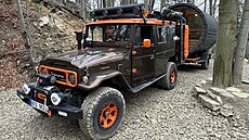 Toyota LandCruiser zvaná Foxy v glampingu Lom v Beskydech